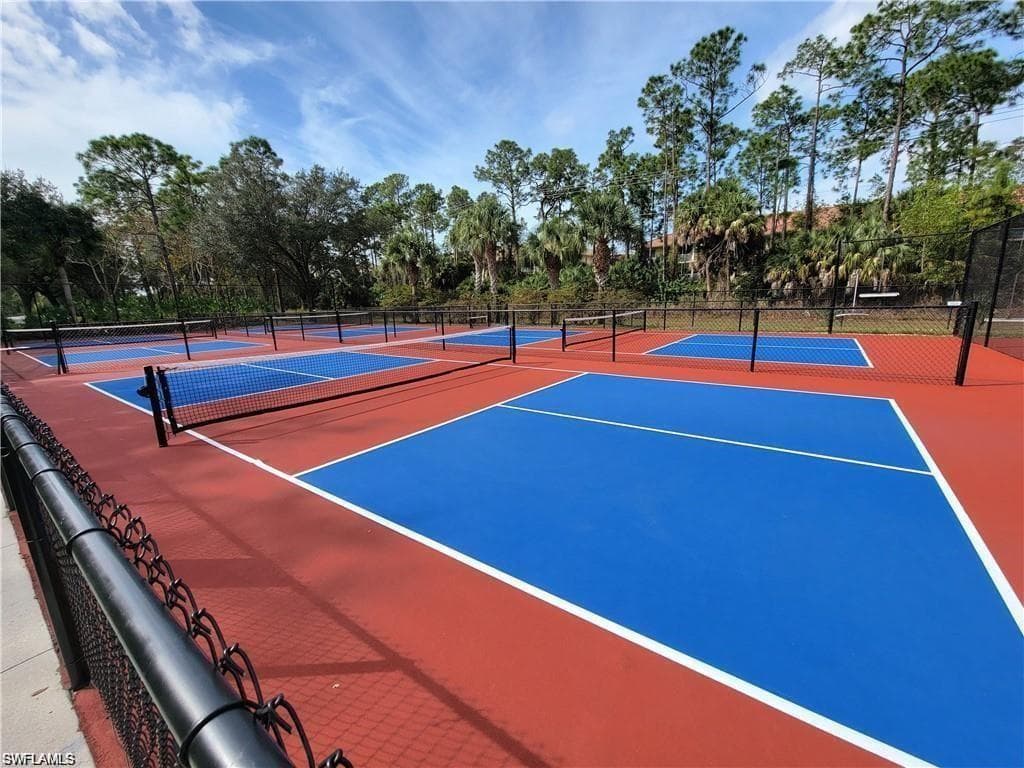 321 Robin Hood CIR # 201, NAPLES FL 34104-27