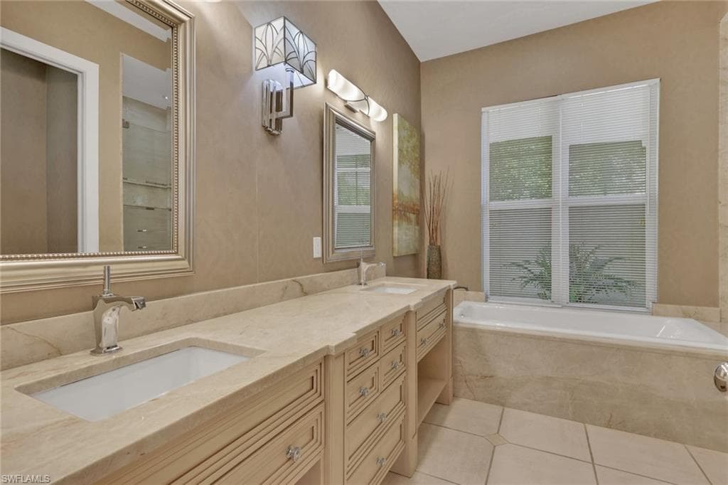 4594 Snowy Egret DR, NAPLES FL 34119-14