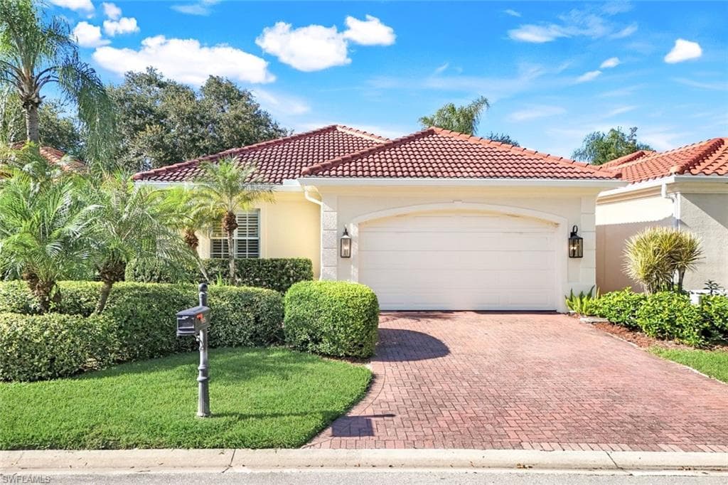 915 Fountain RUN, NAPLES FL 34119-1