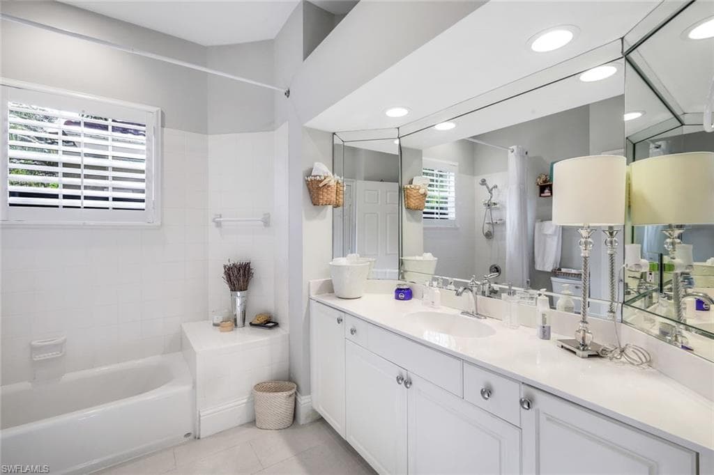 915 Fountain RUN, NAPLES FL 34119-16