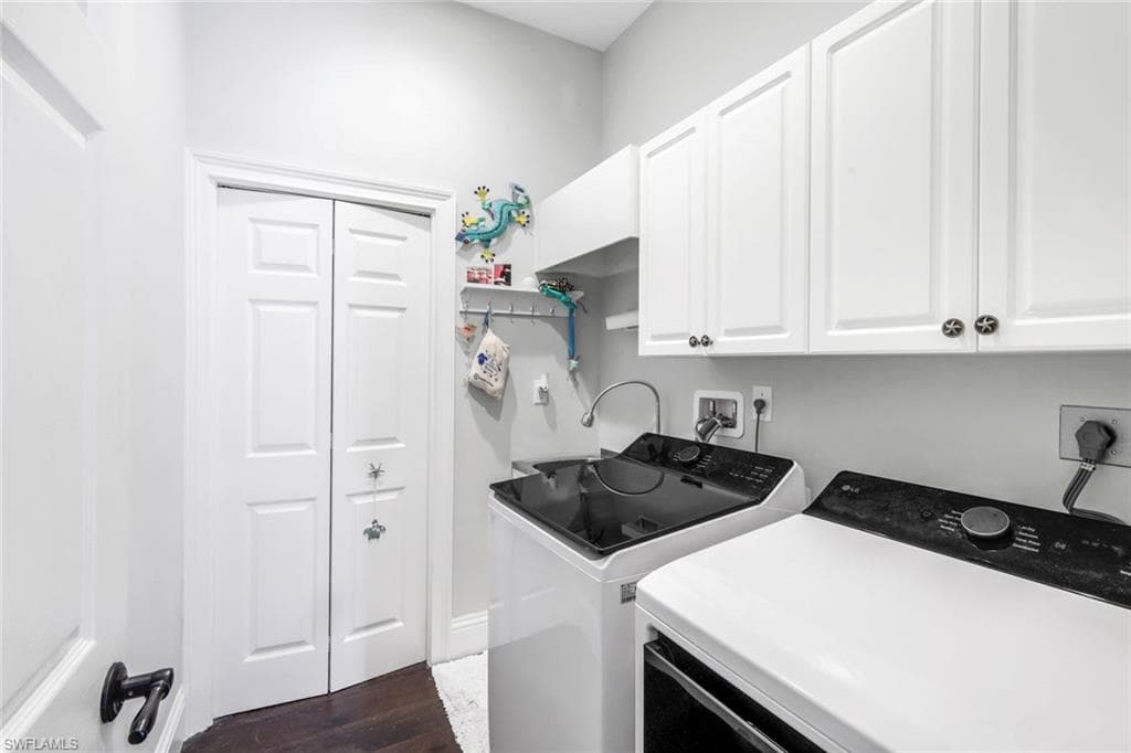915 Fountain RUN, NAPLES FL 34119-18