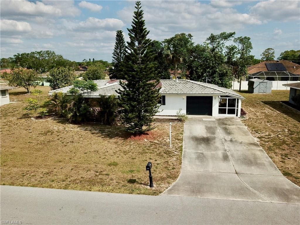 320 Hollywood ST, LEHIGH ACRES FL 33936-1
