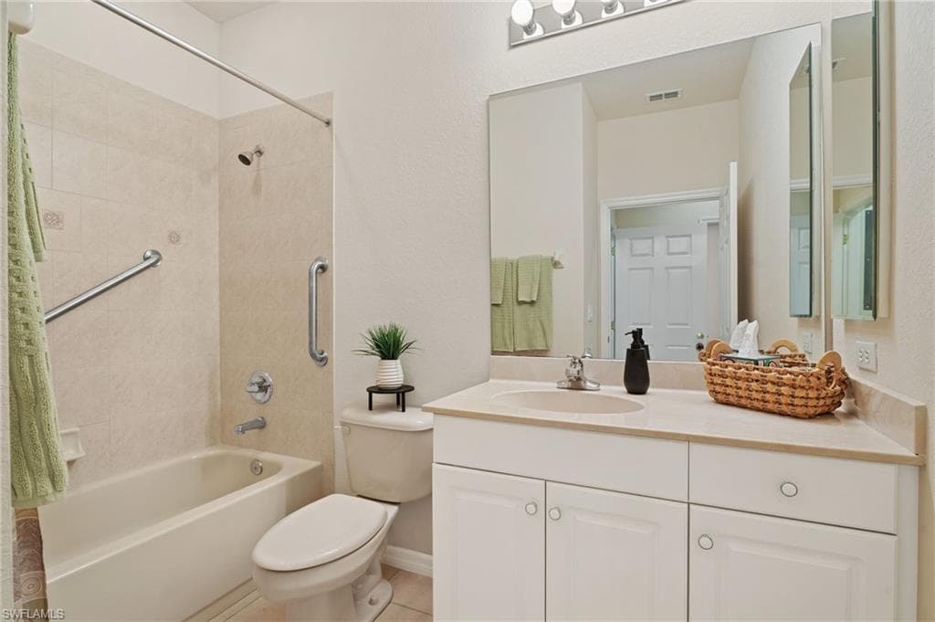 14981 Reflection Key CIR # 335, FORT MYERS FL 33907-18