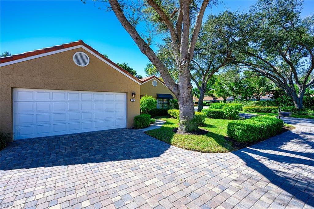 772 Reef Point CIR # 55, NAPLES FL 34108-1