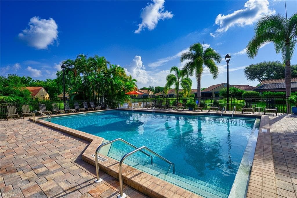 772 Reef Point CIR # 55, NAPLES FL 34108-25