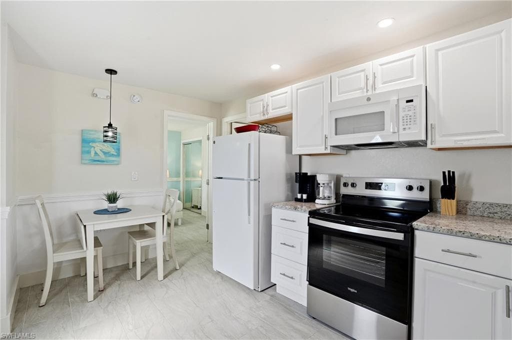 110 Bahia VIA, FORT MYERS BEACH FL 33931-17