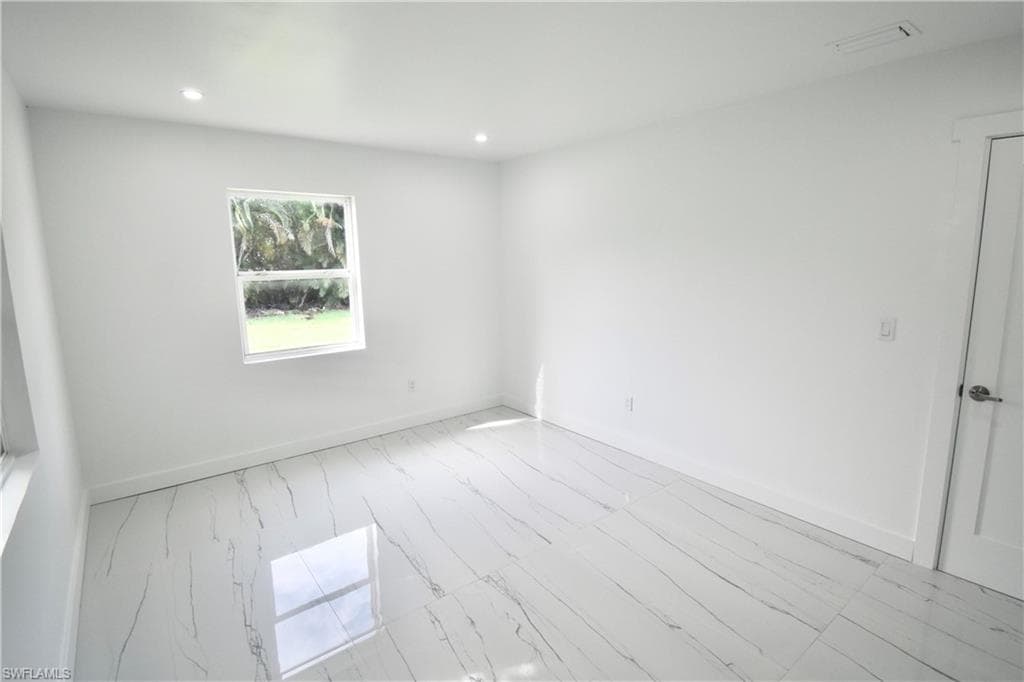 2116 Pineview RD, FORT MYERS FL 33901-21