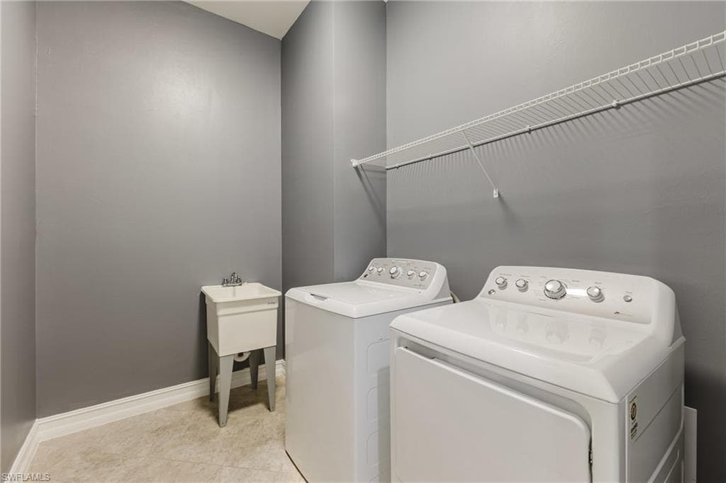 3149 Amadora CIR, CAPE CORAL FL 33909-29