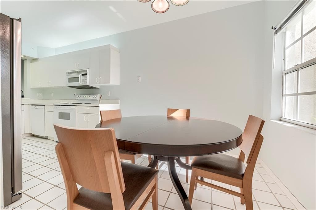 7577 Silver Trumpet LN W # T103, NAPLES FL 34109-6