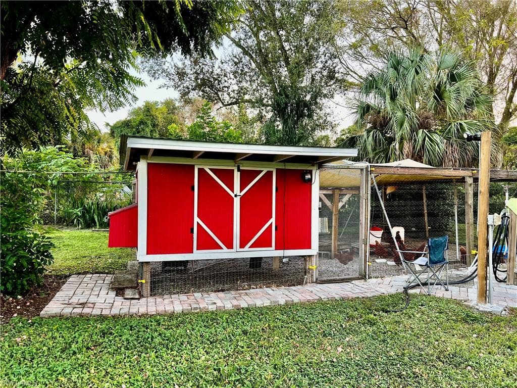 7623/7621 Breeze DR, NORTH FORT MYERS FL 33917-35