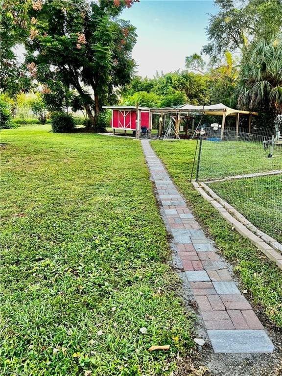 7623/7621 Breeze DR, NORTH FORT MYERS FL 33917-27