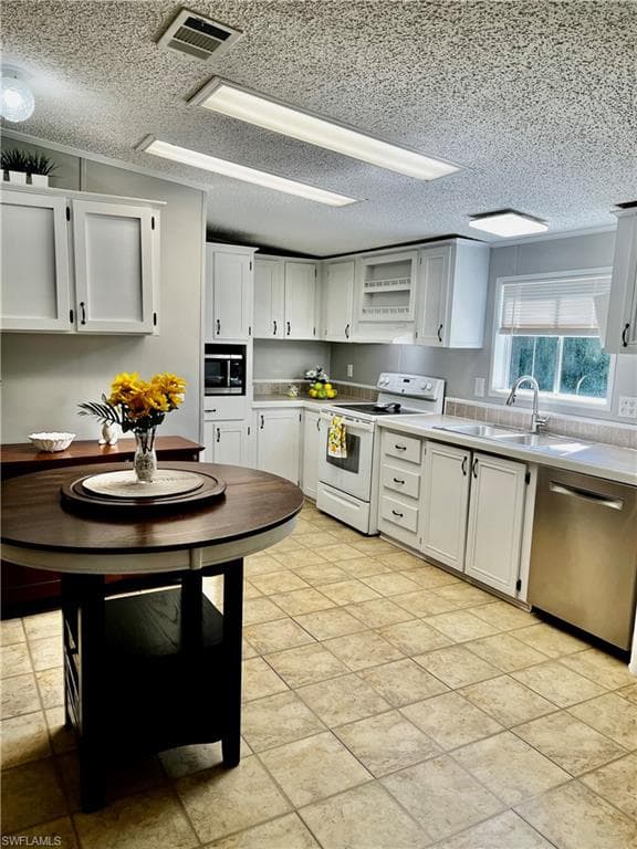 7623/7621 Breeze DR, NORTH FORT MYERS FL 33917-8