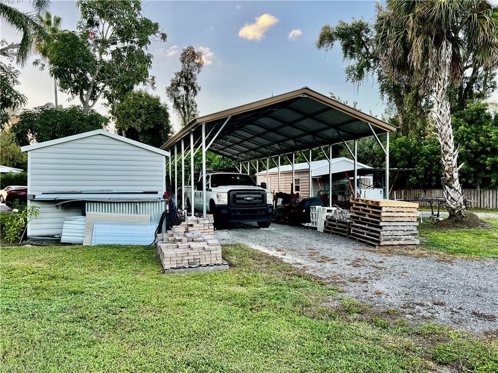 7623/7621 Breeze DR, NORTH FORT MYERS FL 33917-33