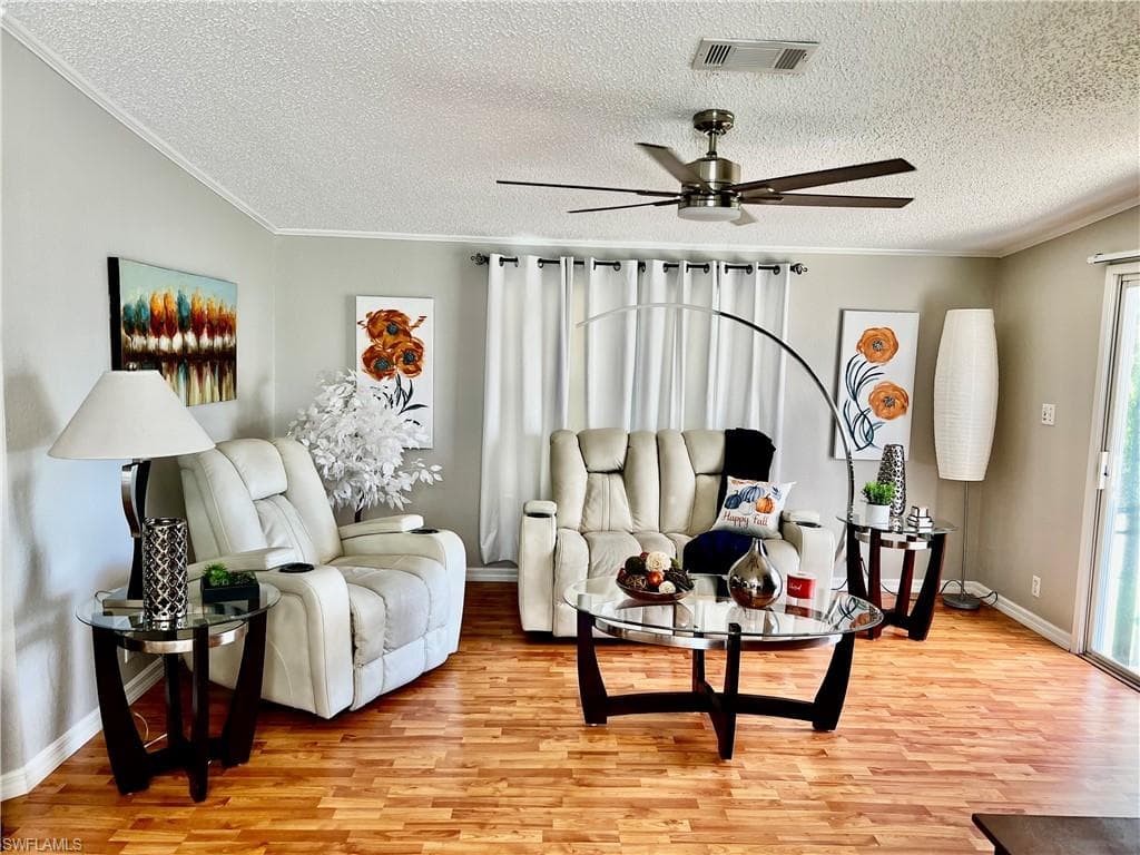 7623/7621 Breeze DR, NORTH FORT MYERS FL 33917-9