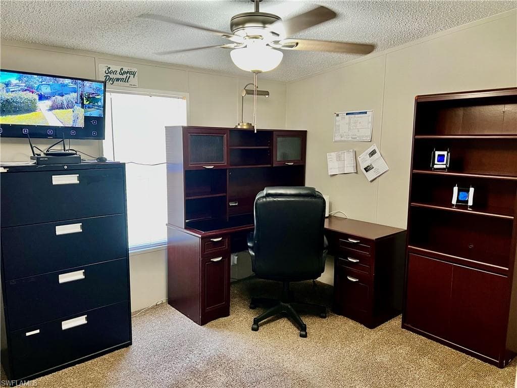 7623/7621 Breeze DR, NORTH FORT MYERS FL 33917-17