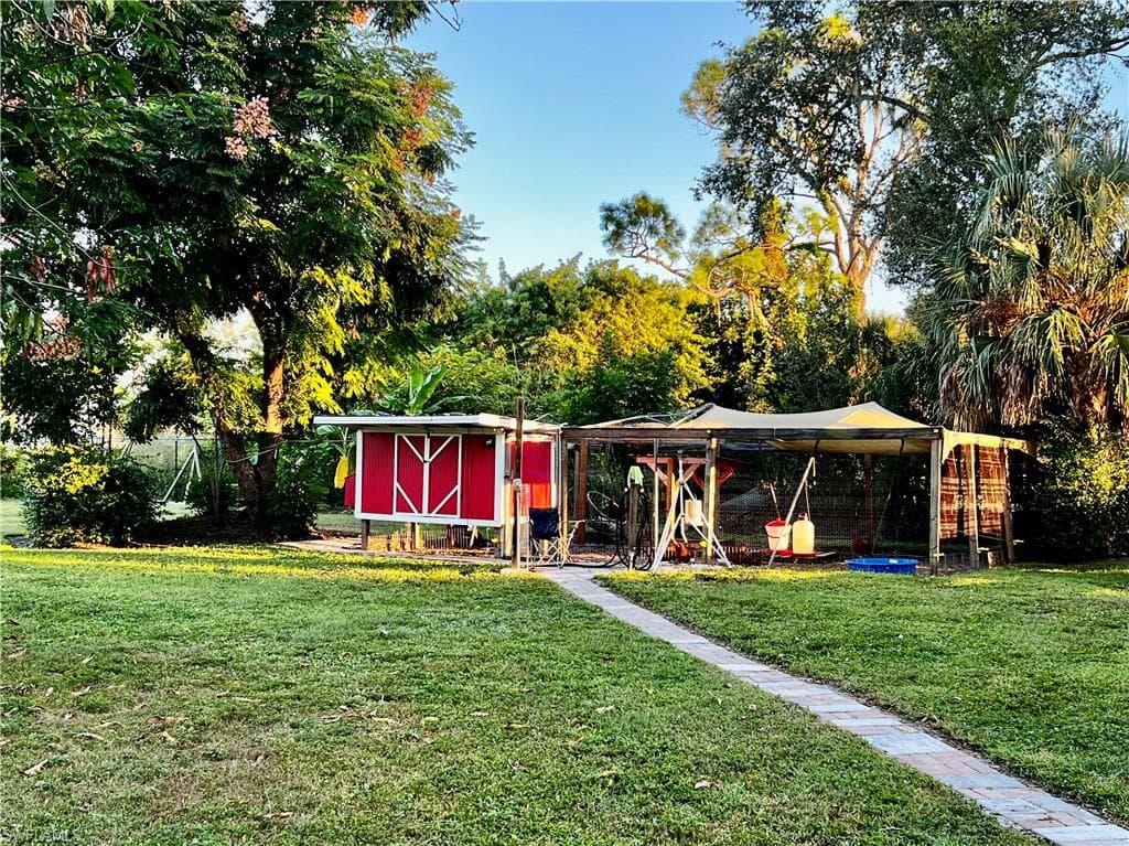 7623/7621 Breeze DR, NORTH FORT MYERS FL 33917-36