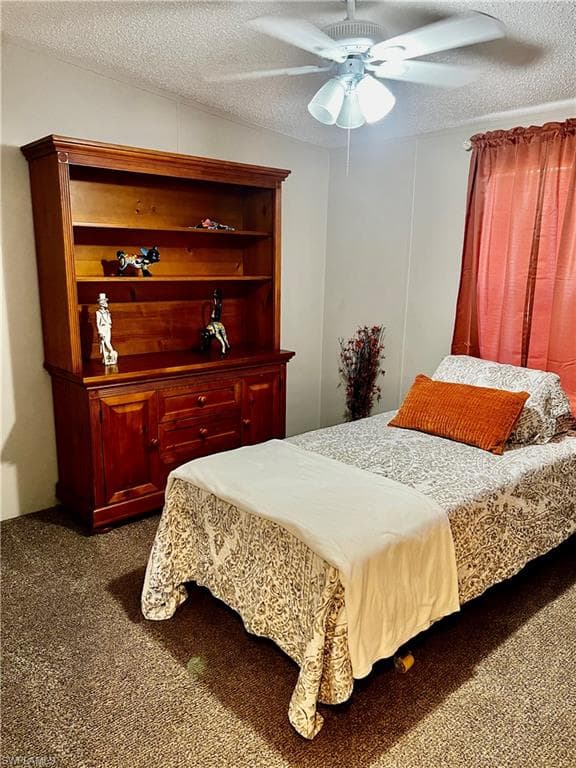 7623/7621 Breeze DR, NORTH FORT MYERS FL 33917-18