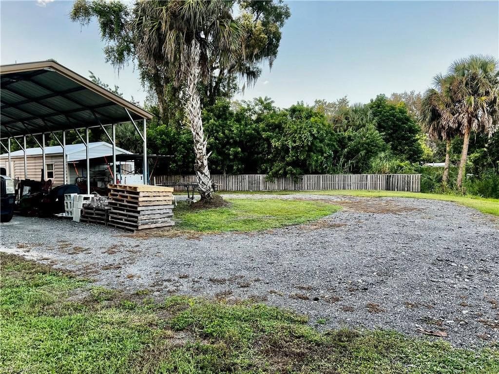 7623/7621 Breeze DR, NORTH FORT MYERS FL 33917-34