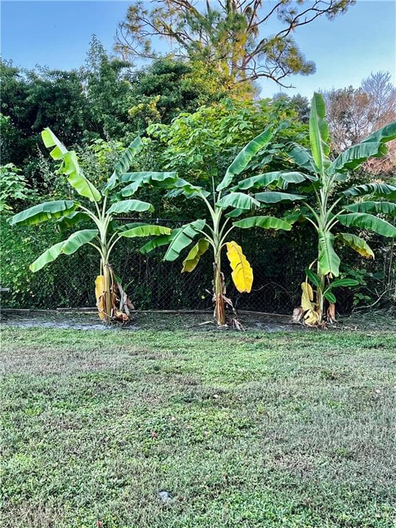 7623/7621 Breeze DR, NORTH FORT MYERS FL 33917-38