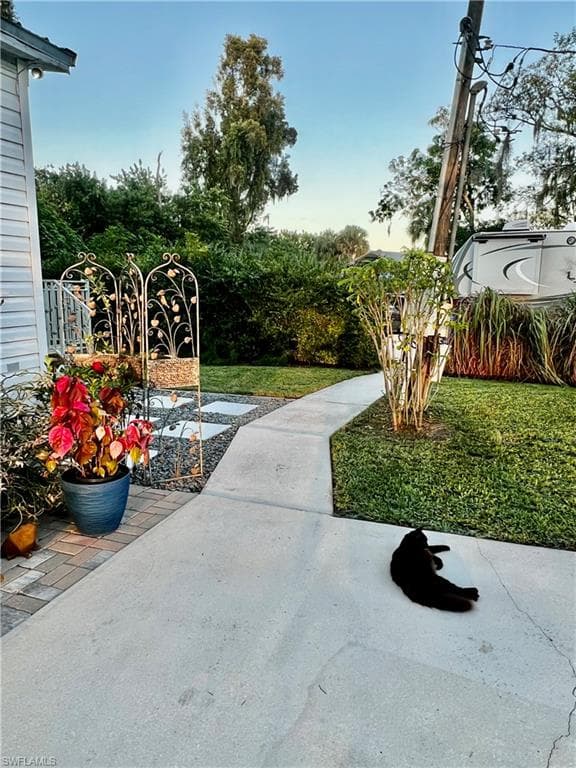 7623/7621 Breeze DR, NORTH FORT MYERS FL 33917-28