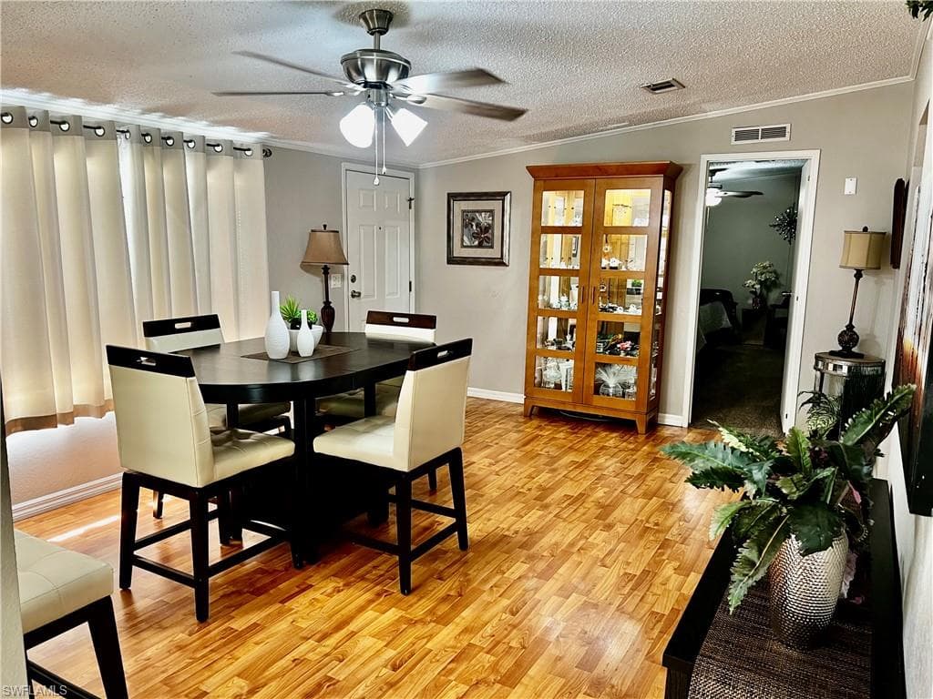 7623/7621 Breeze DR, NORTH FORT MYERS FL 33917-3