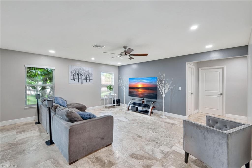 10337 Canal Brook LN, LEHIGH ACRES FL 33936-5