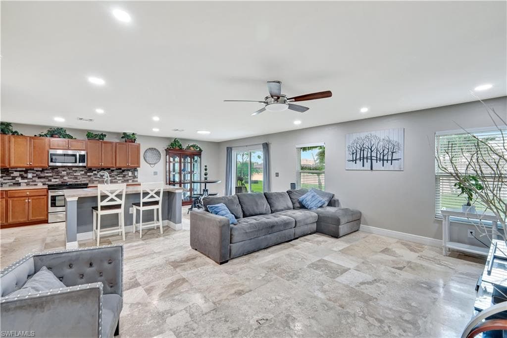 10337 Canal Brook LN, LEHIGH ACRES FL 33936-4