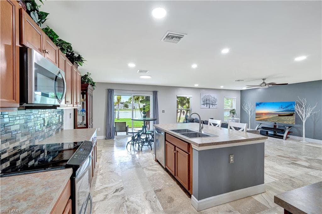 10337 Canal Brook LN, LEHIGH ACRES FL 33936-7