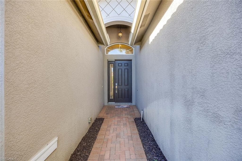 6542 Marbella DR, NAPLES FL 34105-2