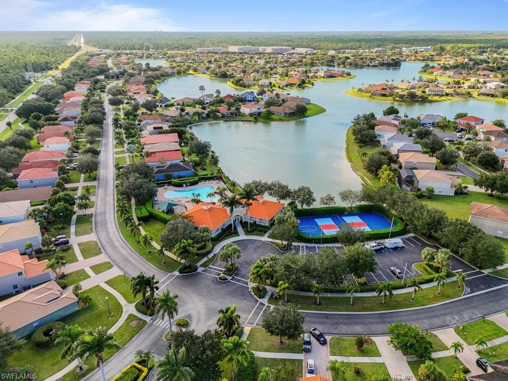 2800 Amberwood LN, NAPLES FL 34120-31
