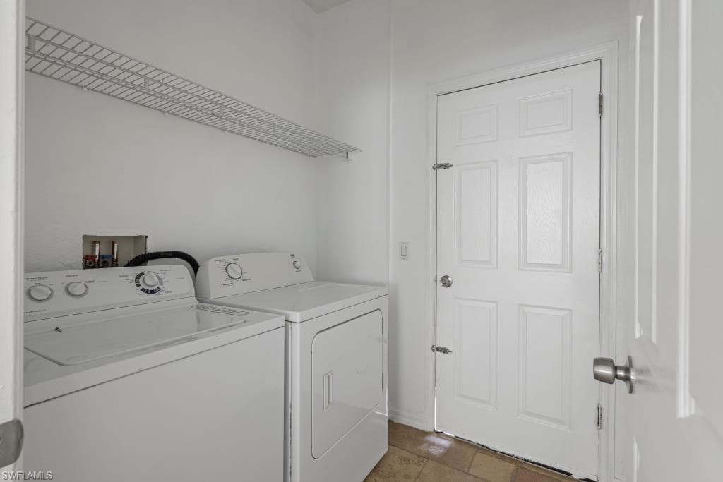 2800 Amberwood LN, NAPLES FL 34120-8