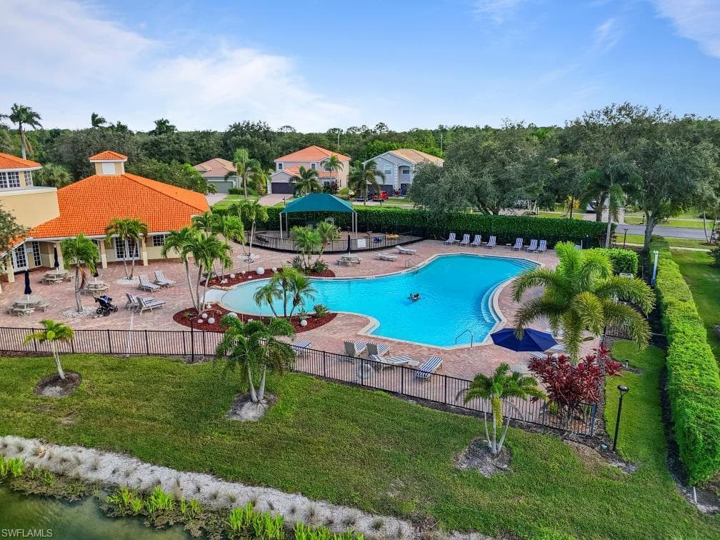 2800 Amberwood LN, NAPLES FL 34120-28
