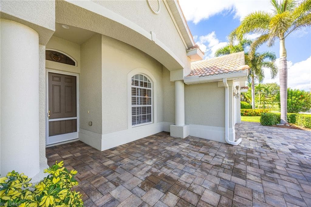 5024 Old Pond DR, NAPLES FL 34104-5