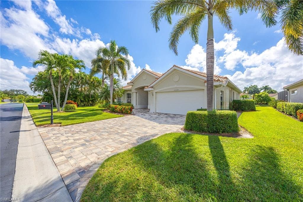 5024 Old Pond DR, NAPLES FL 34104-4