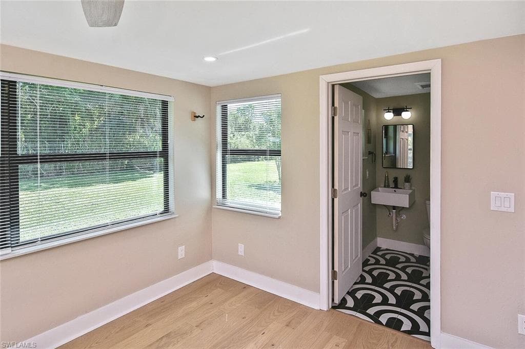1922 Flamingo DR, NORTH FORT MYERS FL 33917-25