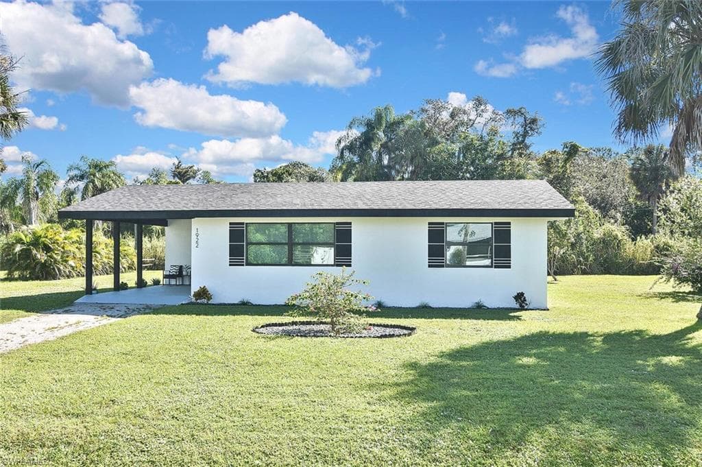 1922 Flamingo DR, NORTH FORT MYERS FL 33917-2