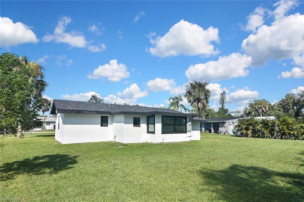 1922 Flamingo DR, NORTH FORT MYERS FL 33917-43