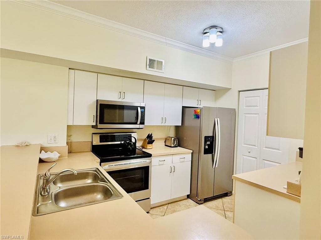 1820 Florida Club CIR 2210-9
