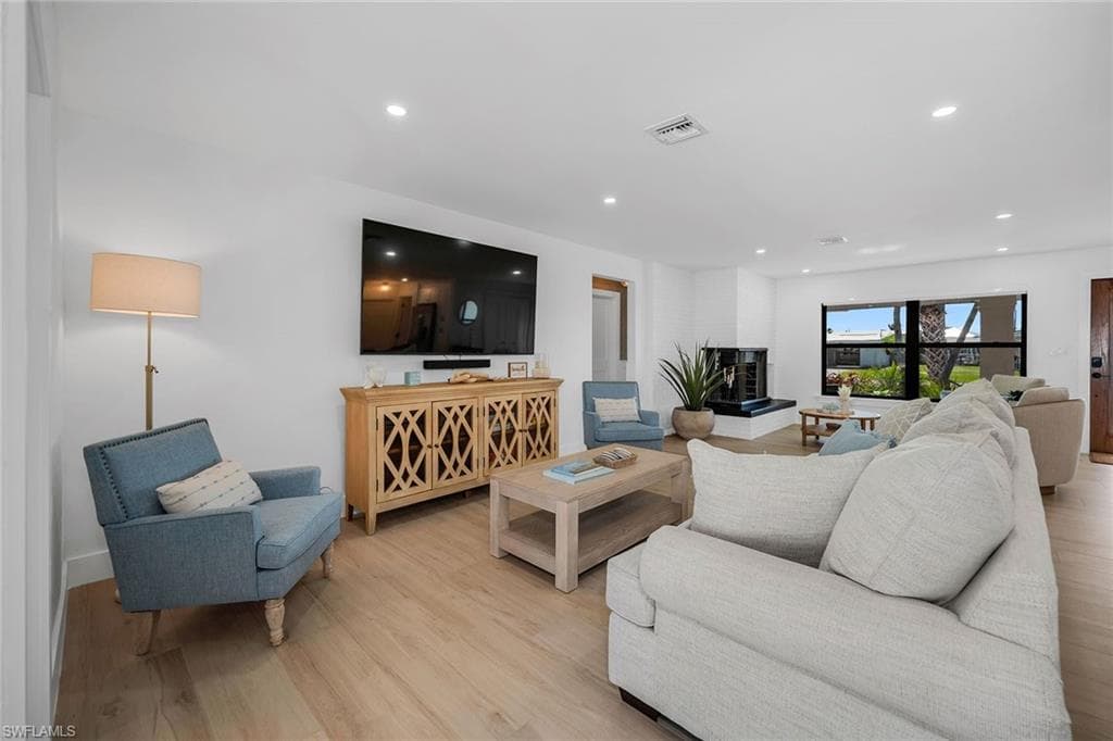 169 Ibis ST, FORT MYERS BEACH FL 33931-7