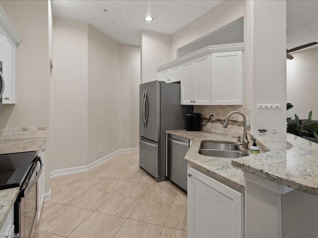 793 Carrick Bend CIR # 202, NAPLES FL 34110-19