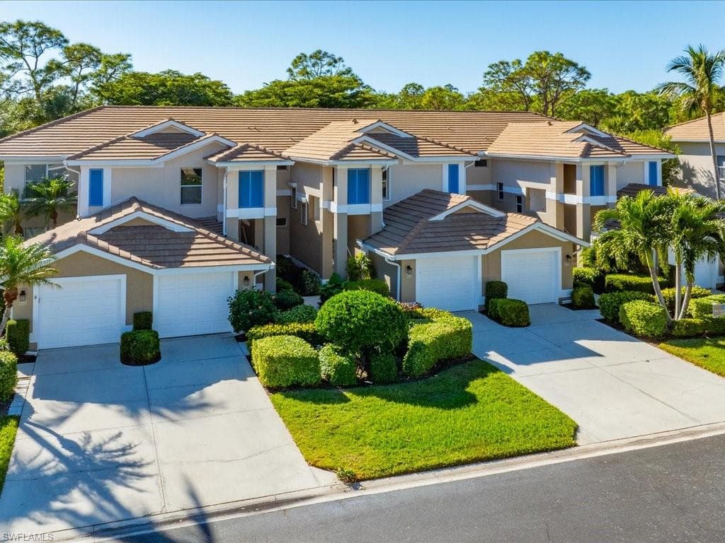 793 Carrick Bend CIR # 202, NAPLES FL 34110-29