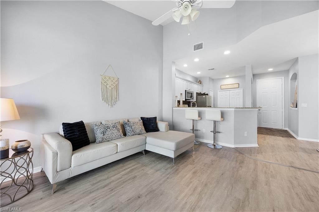 4247 Liron AVE # 201, FORT MYERS FL 33916-9