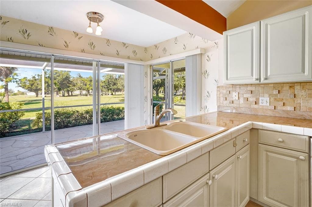 1574 NW 28th AVE, CAPE CORAL FL 33993-15