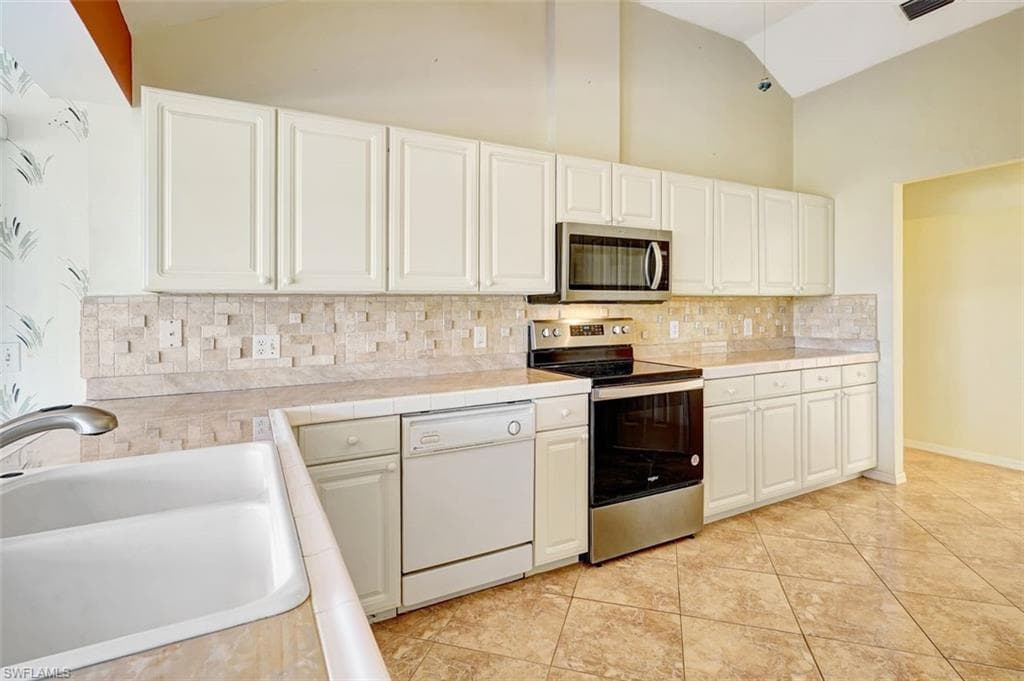 1574 NW 28th AVE, CAPE CORAL FL 33993-11