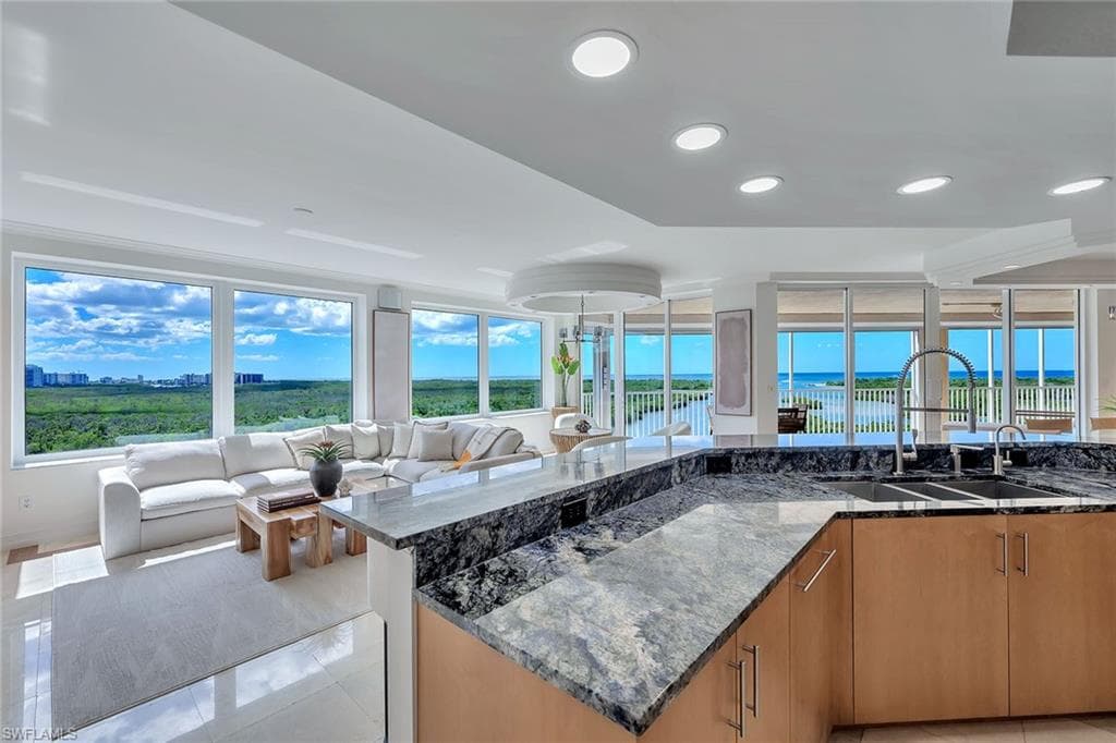 425 Dockside DR # 804, NAPLES FL 34110-15