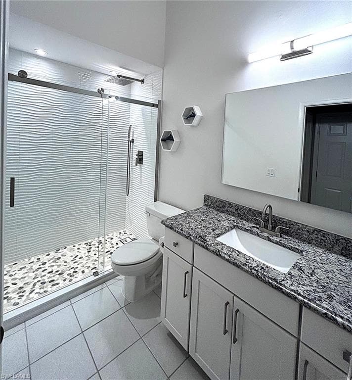 102 Palm Frond CT, NAPLES FL 34104-5