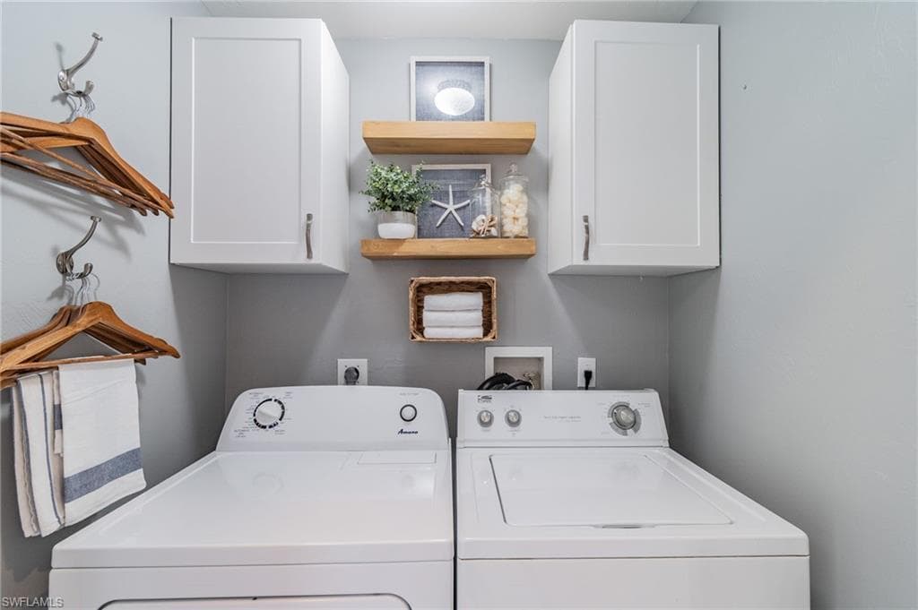 102 Palm Frond CT, NAPLES FL 34104-11