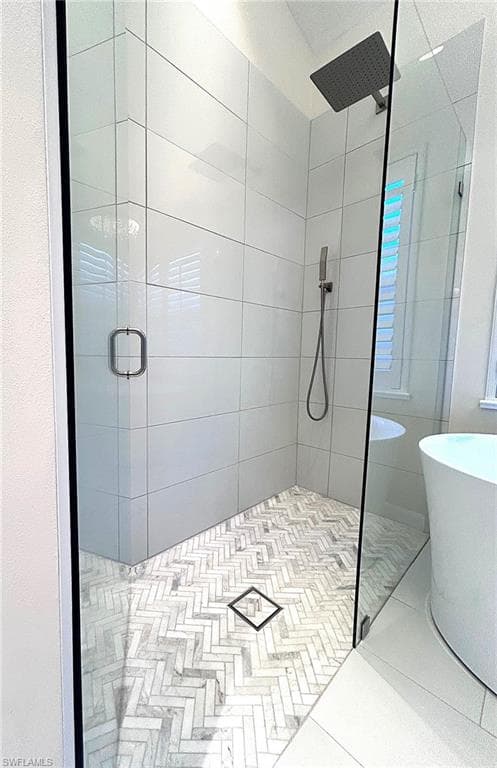 102 Palm Frond CT, NAPLES FL 34104-21