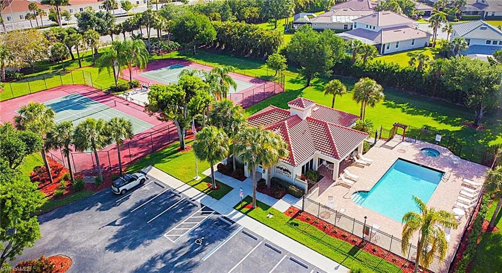 102 Palm Frond CT, NAPLES FL 34104-2