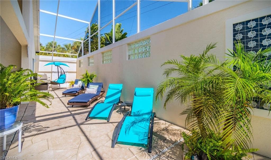 102 Palm Frond CT, NAPLES FL 34104-20